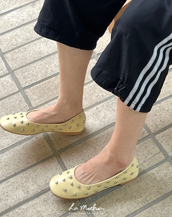 滿版鉚釘娃娃鞋